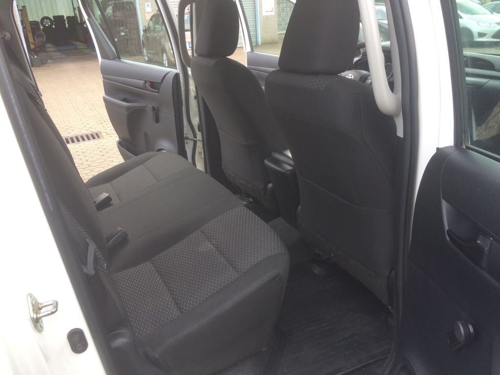 2017 Toyota Hilux 2.4L 4X4 – Image 10