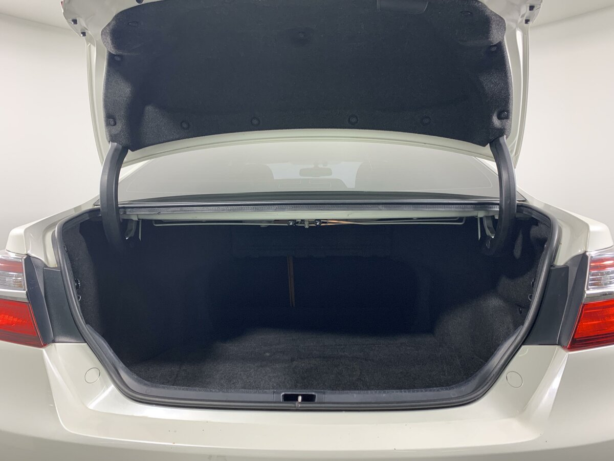 2017 Toyota Camry 2.5L – Image 12