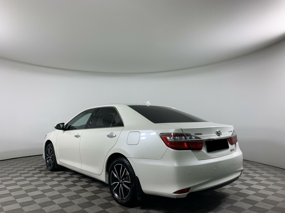 2017 Toyota Camry 2.5L – Image 9
