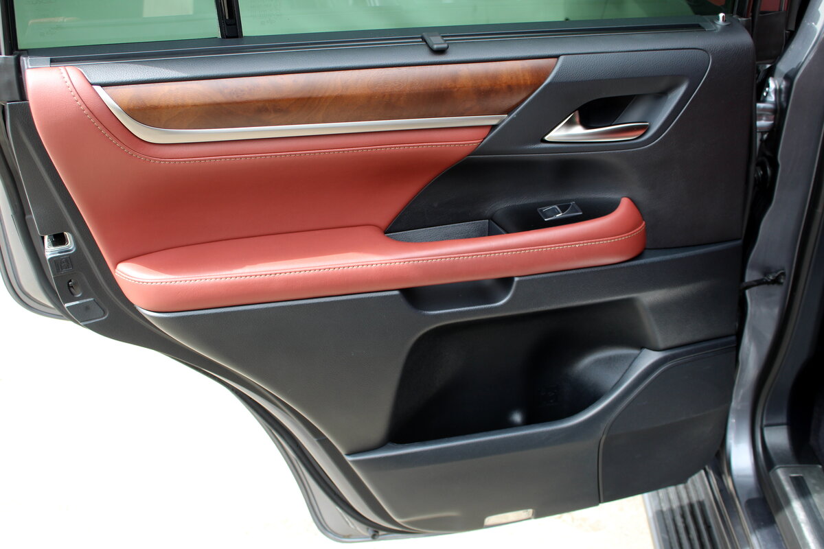 2016 Lexus LX450d 4.5L V8 – Image 12