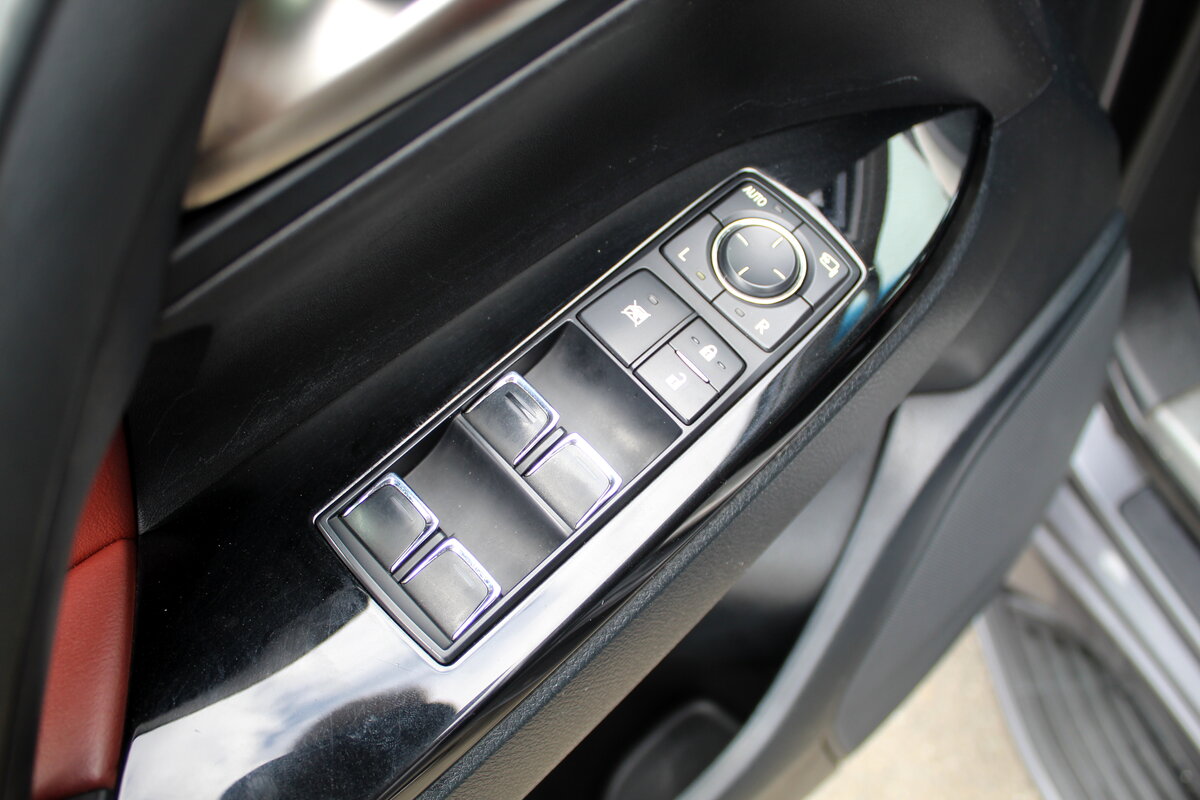 2016 Lexus LX450d 4.5L V8 – Image 3