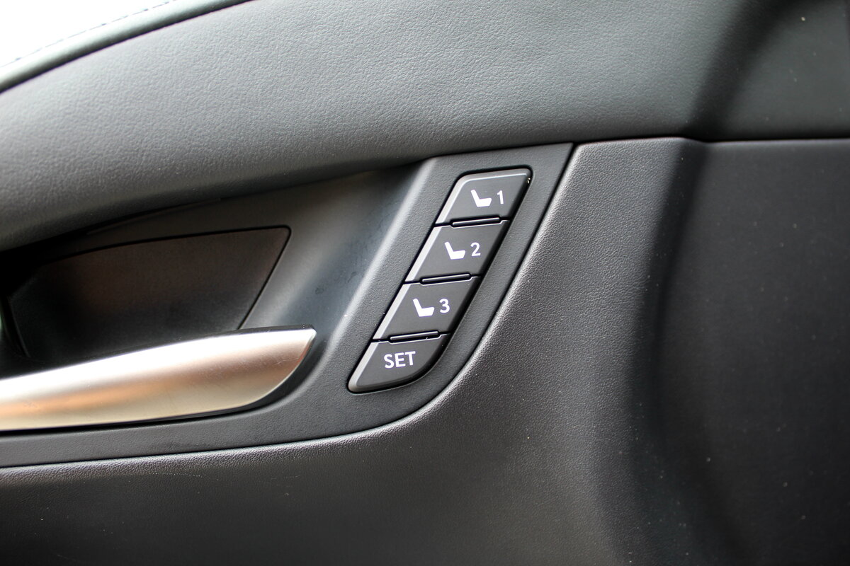 2016 Lexus LX450d 4.5L V8 – Image 6