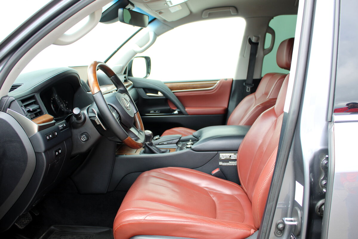 2016 Lexus LX450d 4.5L V8 – Image 7