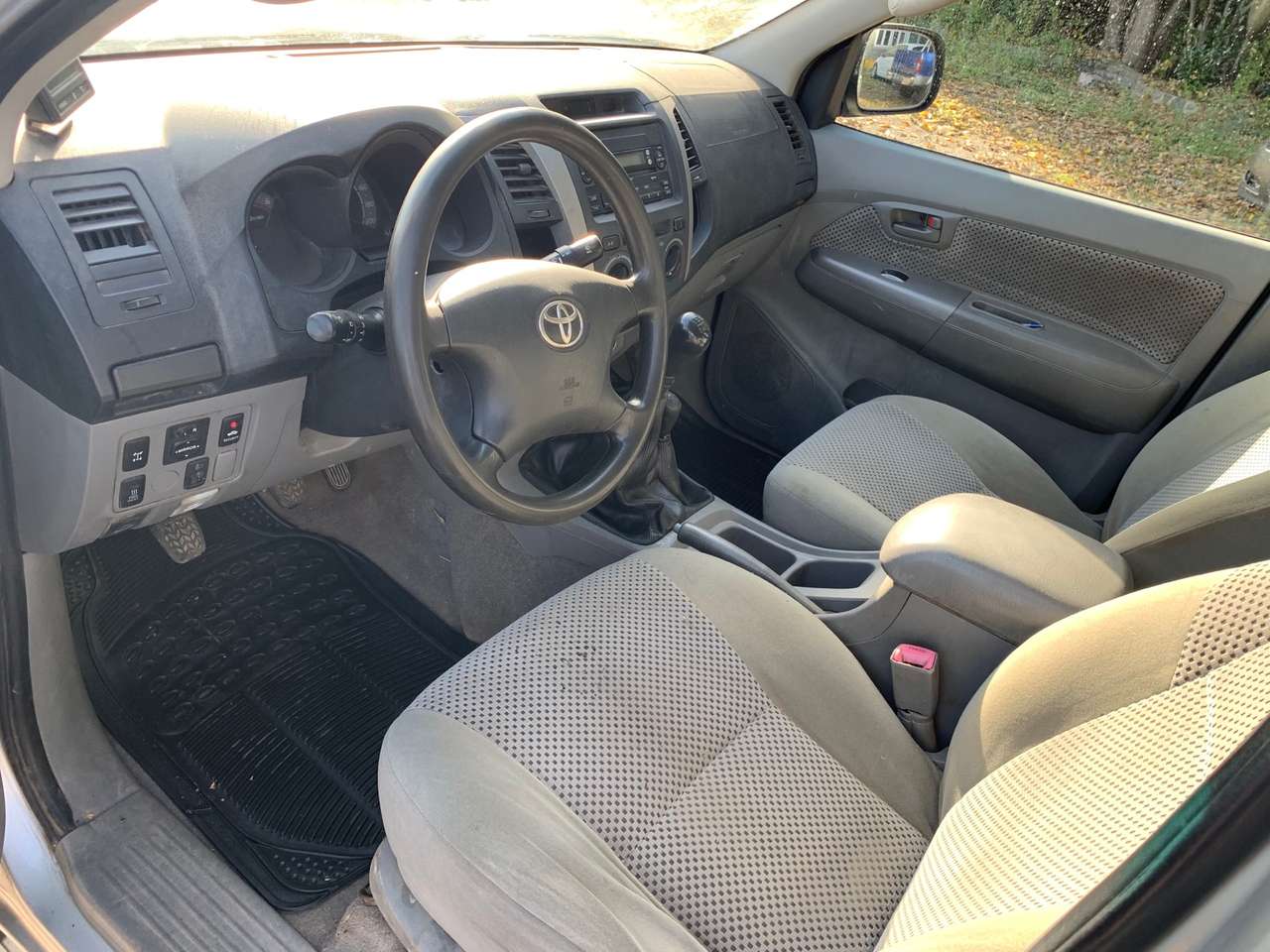 2008 Toyota Hilux 2.5L 4X4 – Image 10