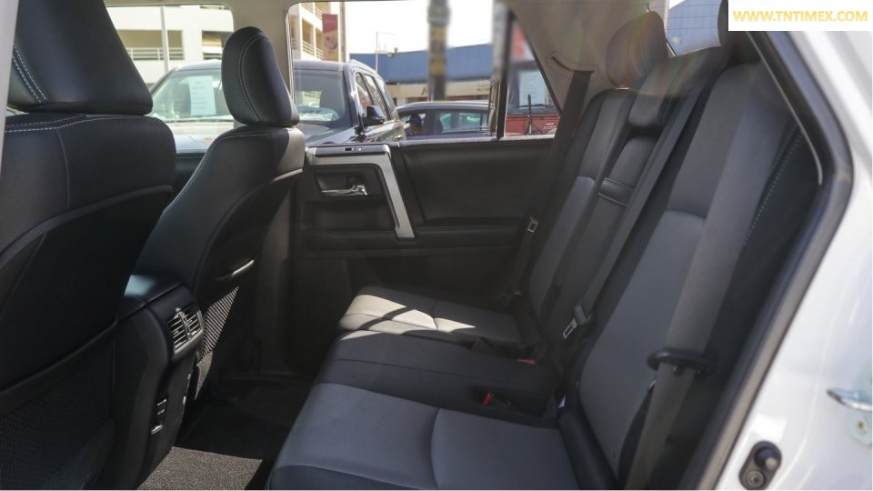 2016 Toyota 4-Runner 4.0L SR5 – Image 2