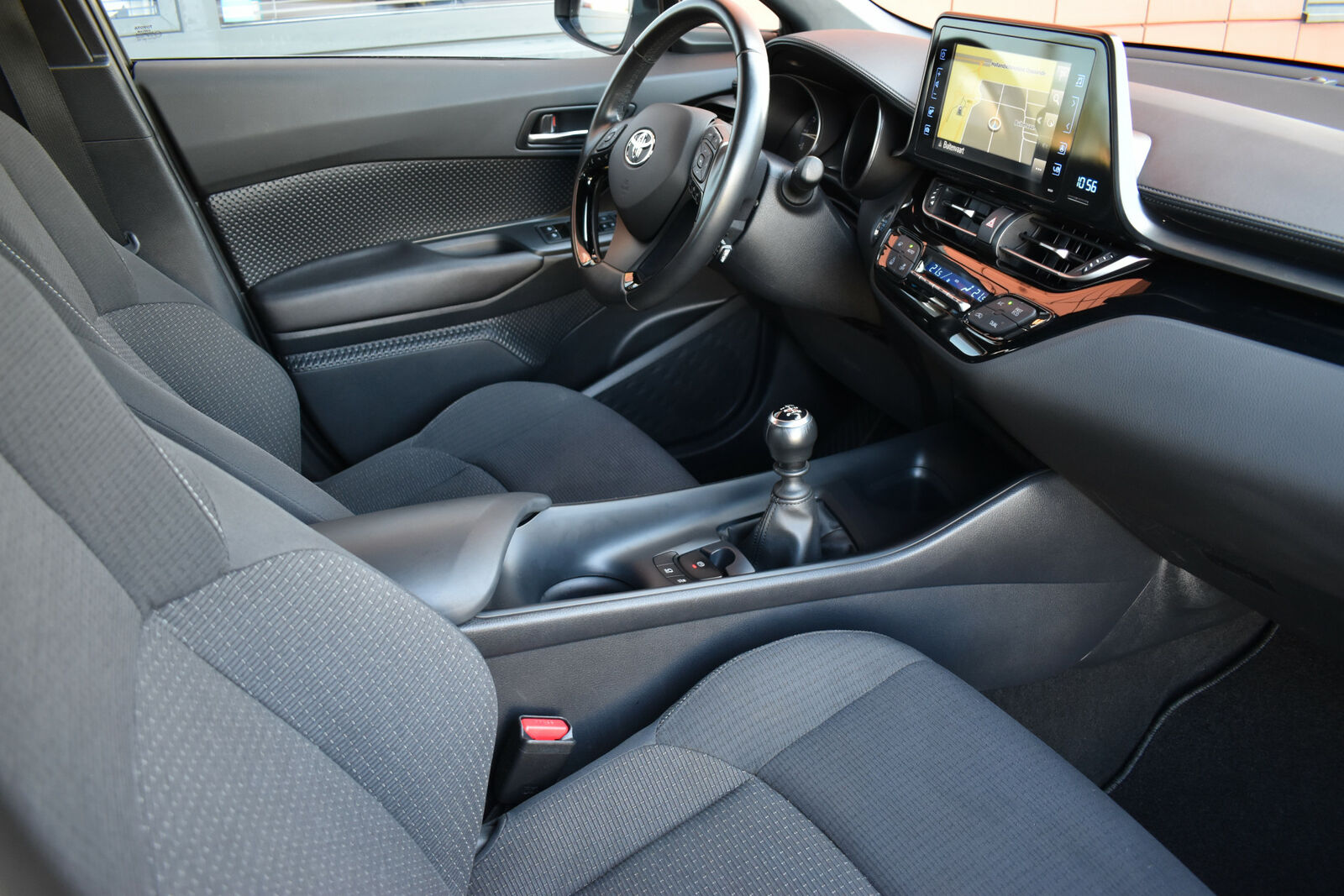 2018 Toyota C-HR 1.2L Dynamic – Image 2