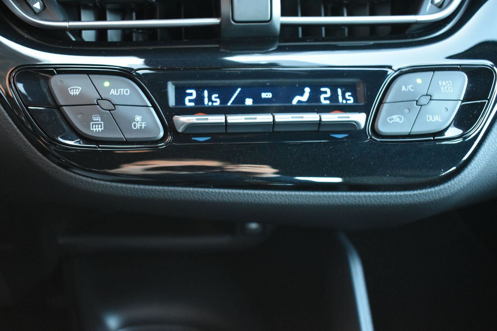 2018 Toyota C-HR 1.2L Dynamic – Image 6