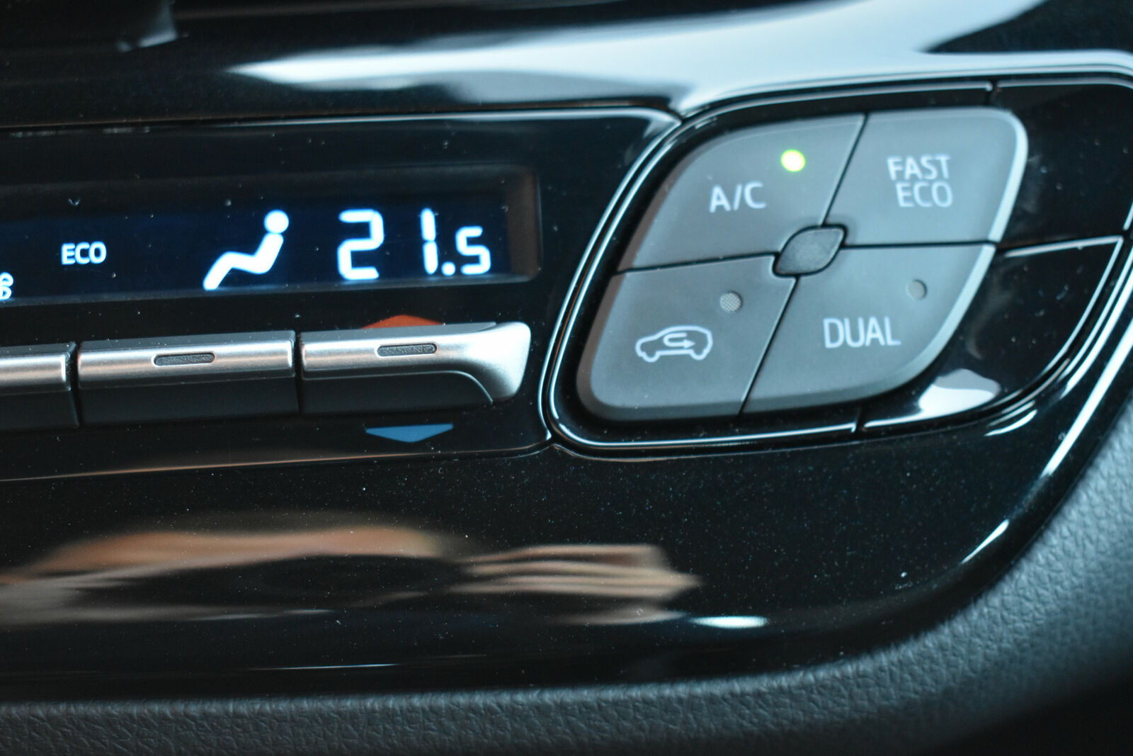 2018 Toyota C-HR 1.2L Dynamic – Image 9