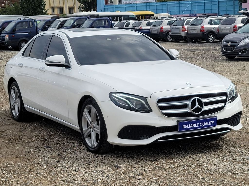 2017 Mercedes-Benz E220d – Image 10