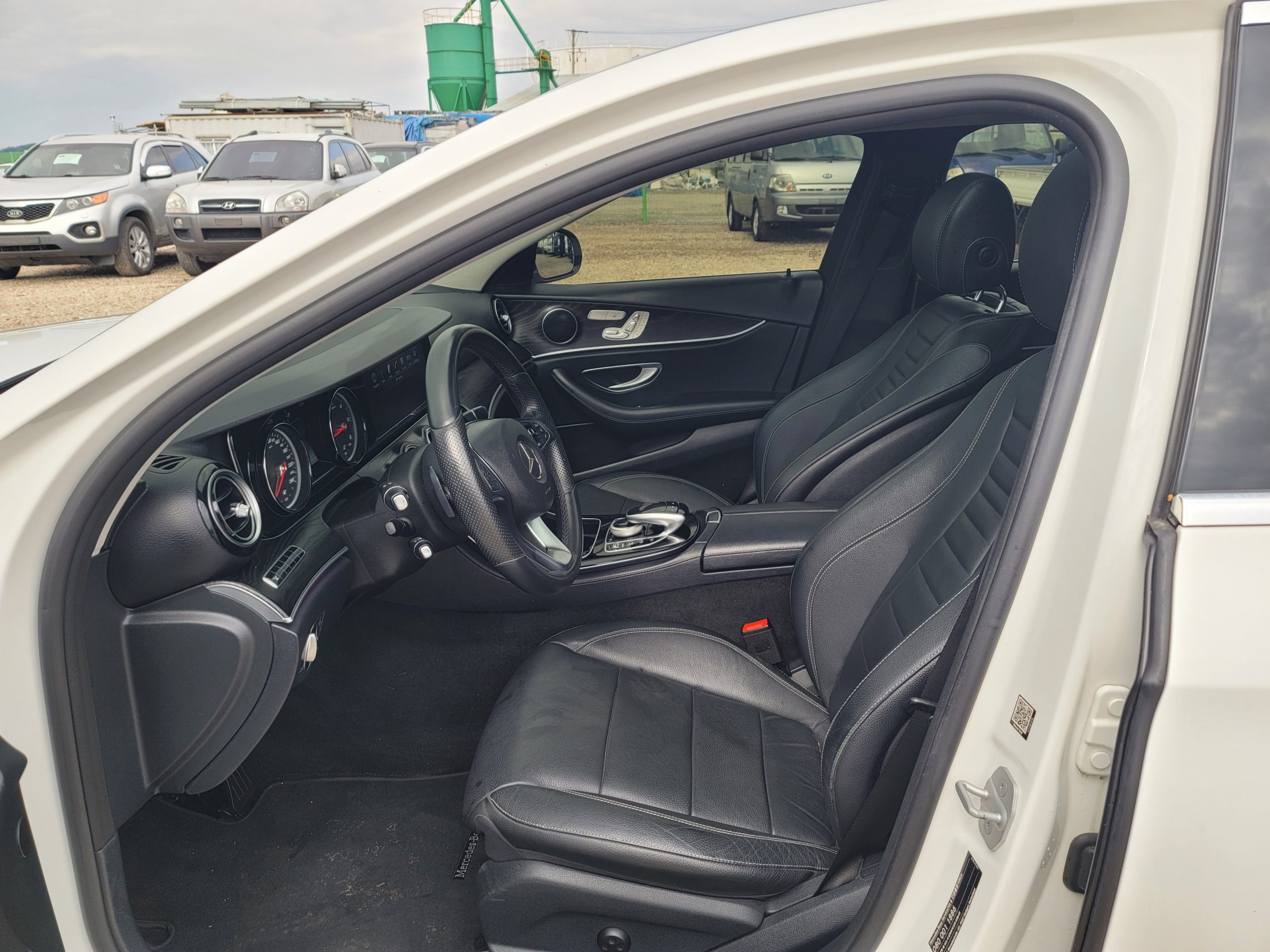 2017 Mercedes-Benz E220d – Image 11