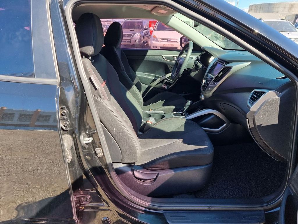 2012 Hyundai Veloster 1.6L Unique – Image 13