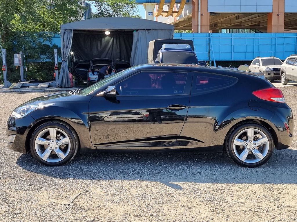 2012 Hyundai Veloster 1.6L Unique – Image 3