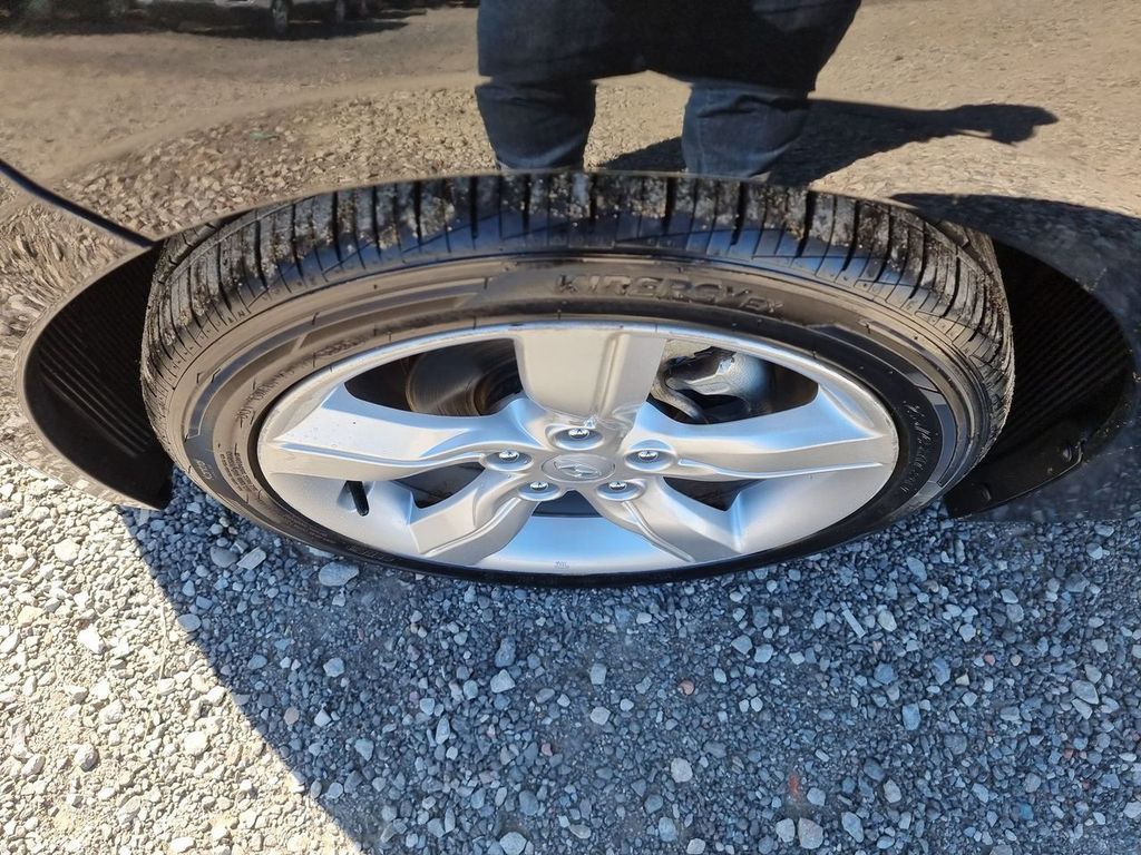 2012 Hyundai Veloster 1.6L Unique – Image 10