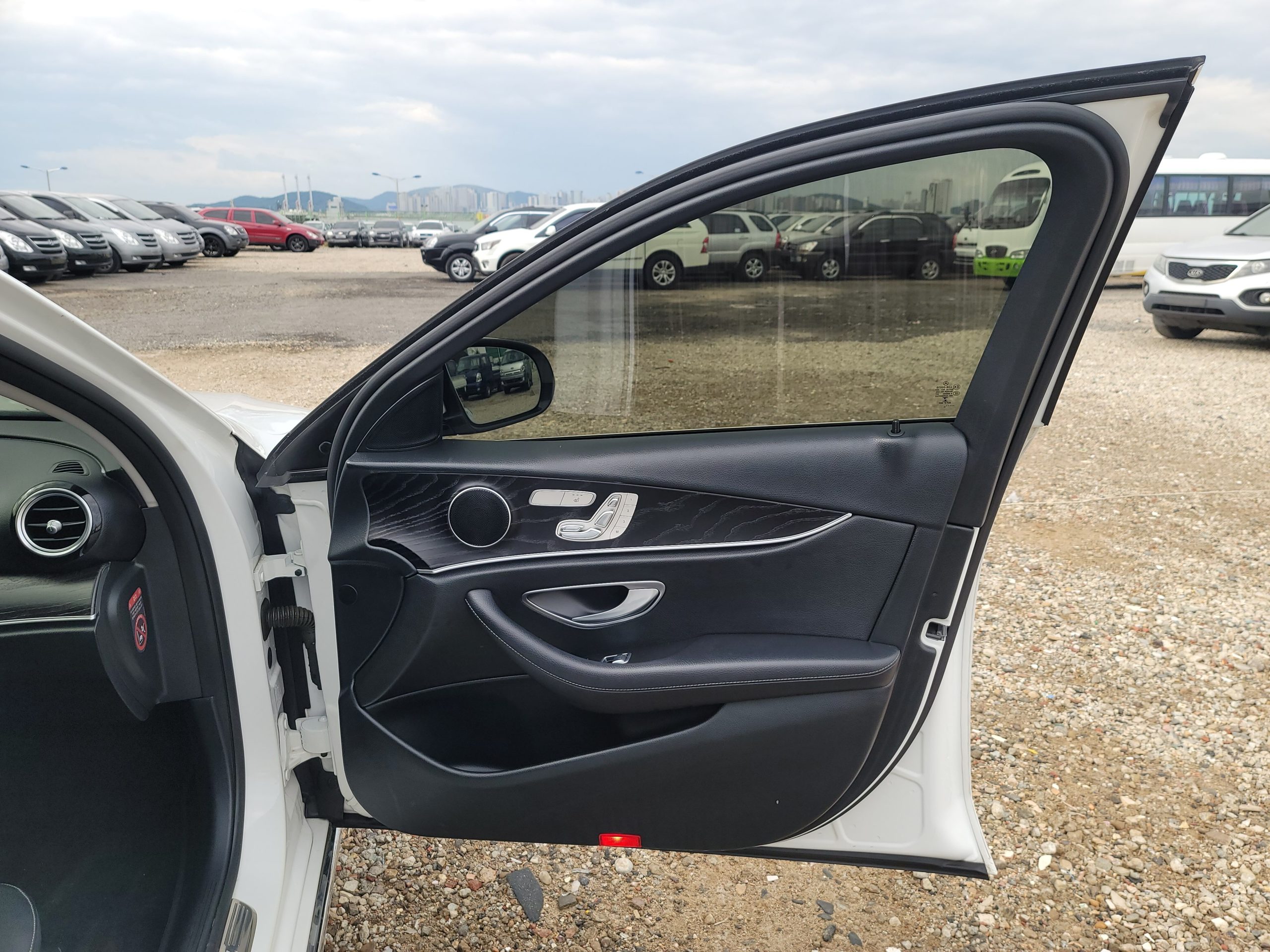 2017 Mercedes-Benz E220d – Image 15