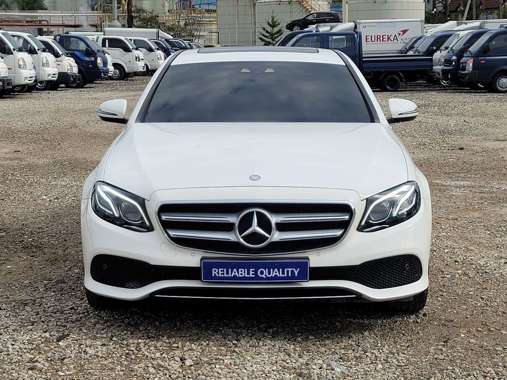 2017 Mercedes-Benz E220d – Image 3