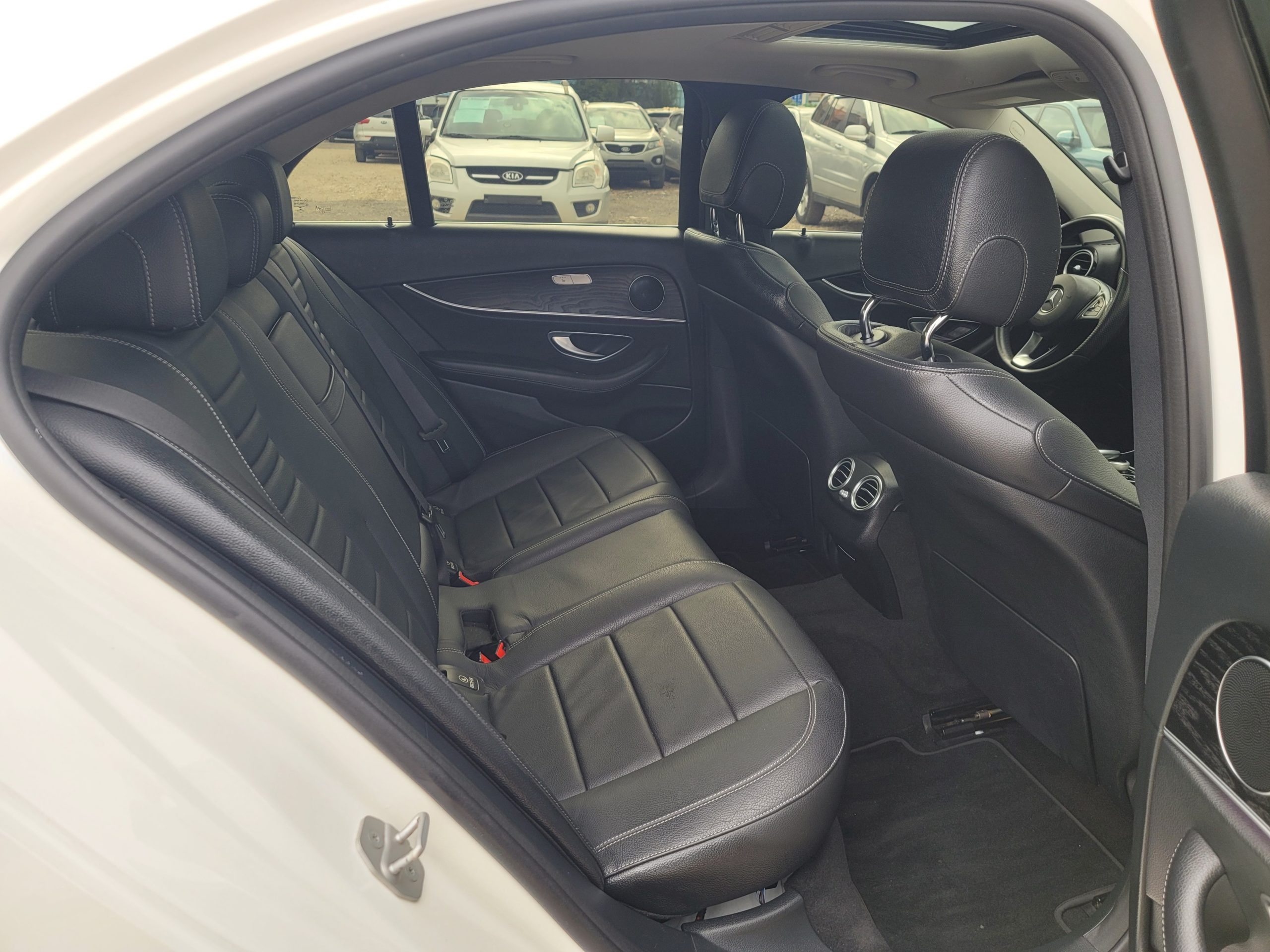 2017 Mercedes-Benz E220d – Image 5