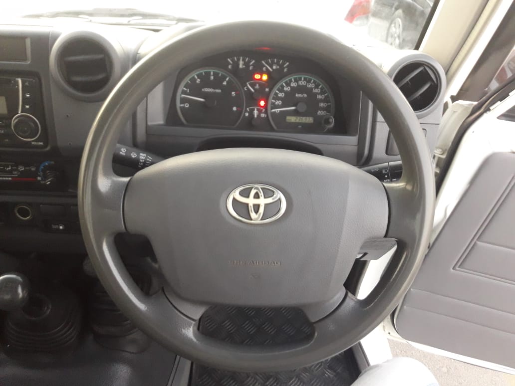 2012 Toyota Land Cruiser Pickup 4.5L V8 – Image 13