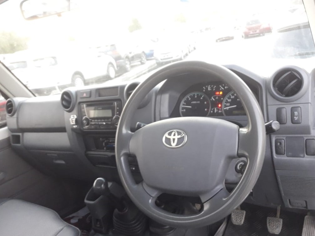 2012 Toyota Land Cruiser Pickup 4.5L V8 – Image 14