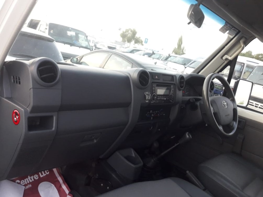 2012 Toyota Land Cruiser Pickup 4.5L V8 – Image 15