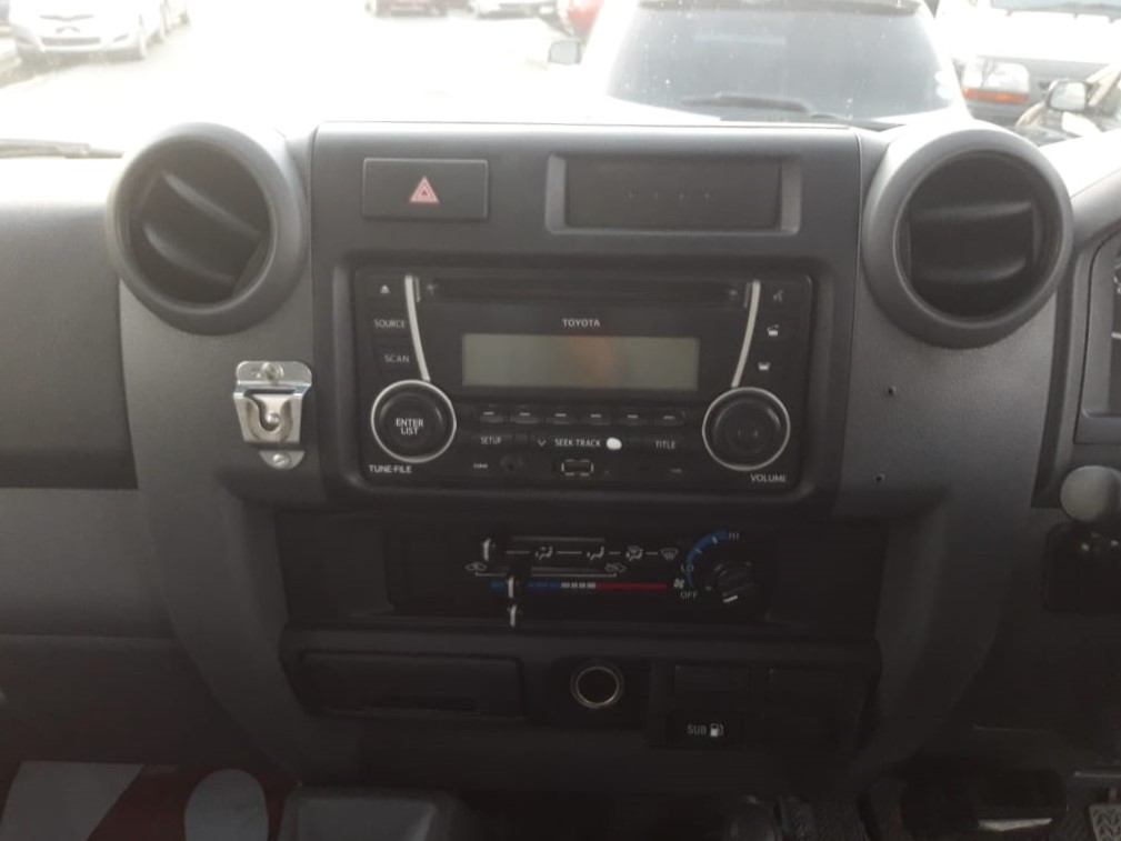 2012 Toyota Land Cruiser Pickup 4.5L V8 – Image 16