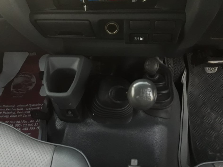 2012 Toyota Land Cruiser Pickup 4.5L V8 – Image 17