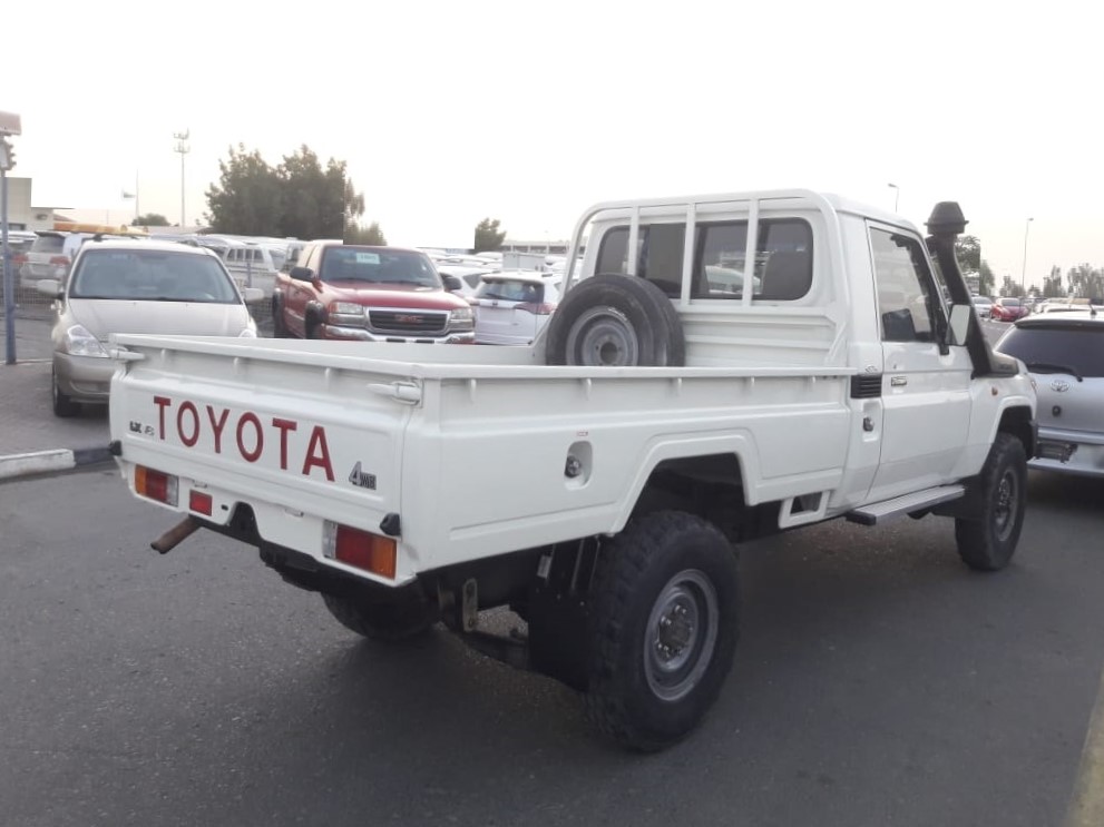2012 Toyota Land Cruiser Pickup 4.5L V8 – Image 3