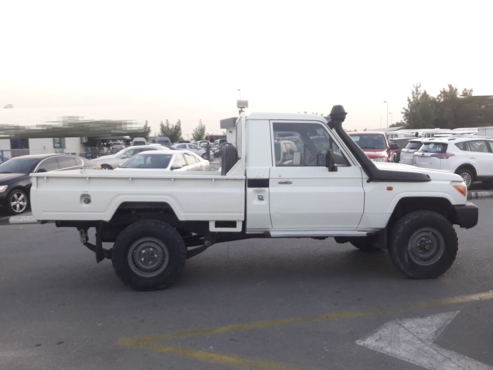 2012 Toyota Land Cruiser Pickup 4.5L V8 – Image 6