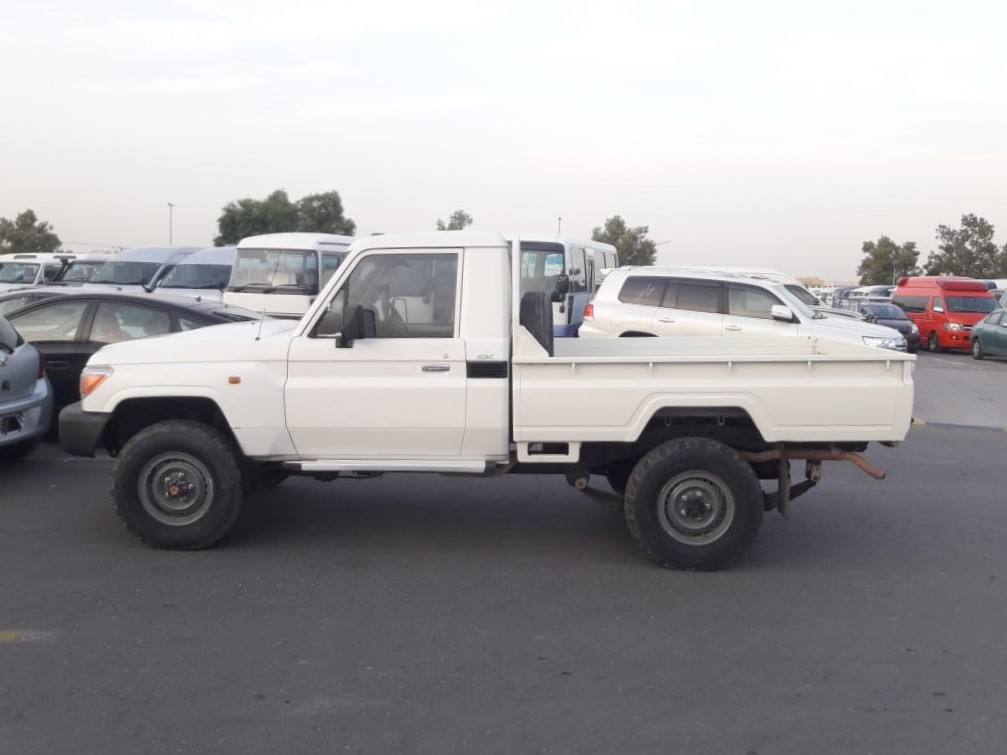 2012 Toyota Land Cruiser Pickup 4.5L V8 – Image 7