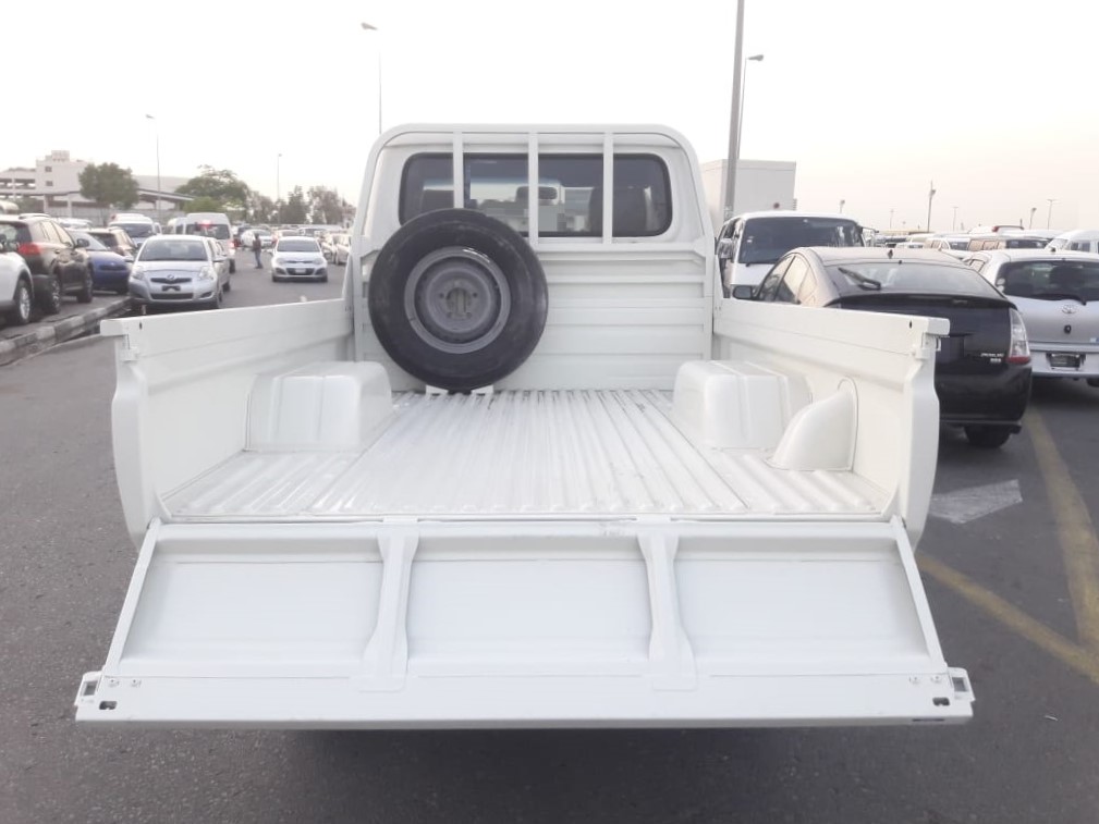 2012 Toyota Land Cruiser Pickup 4.5L V8 – Image 8