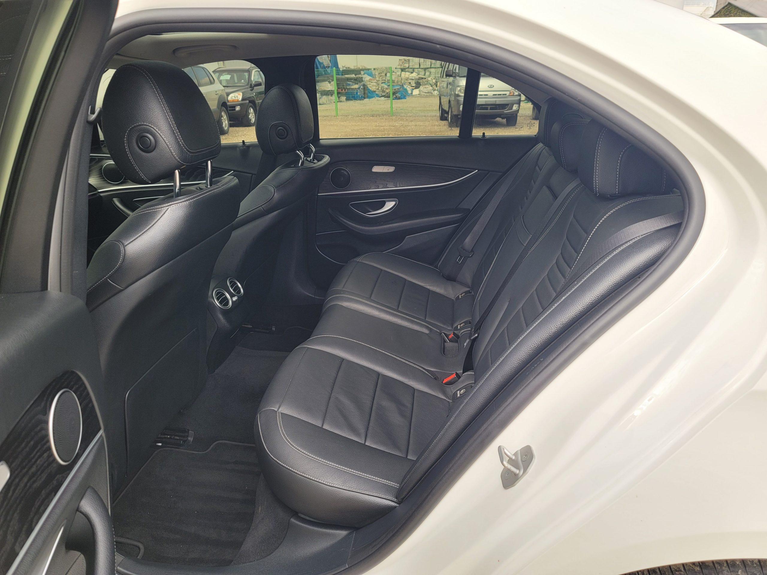 2017 Mercedes-Benz E220d – Image 12