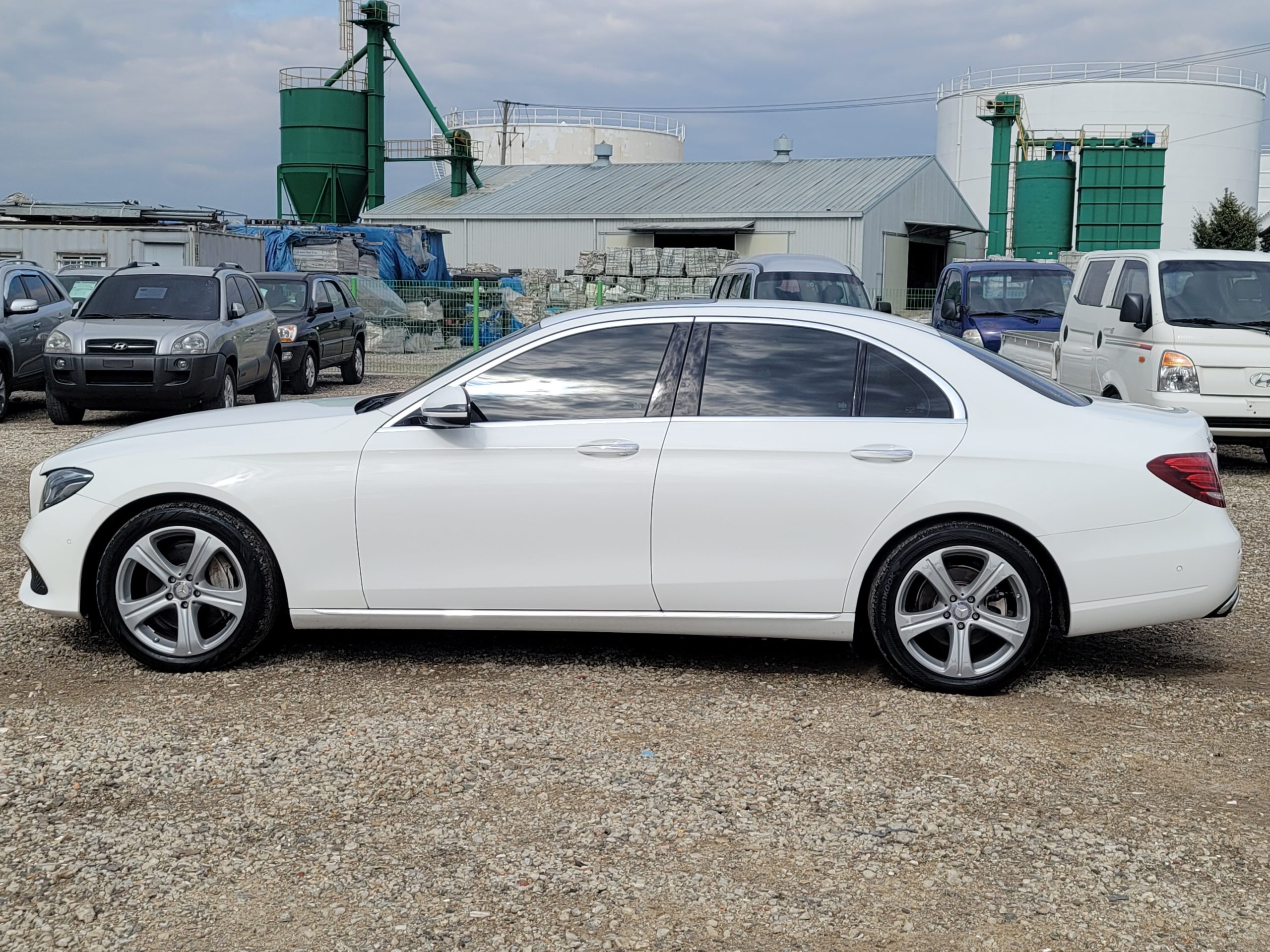 2017 Mercedes-Benz E220d – Image 2
