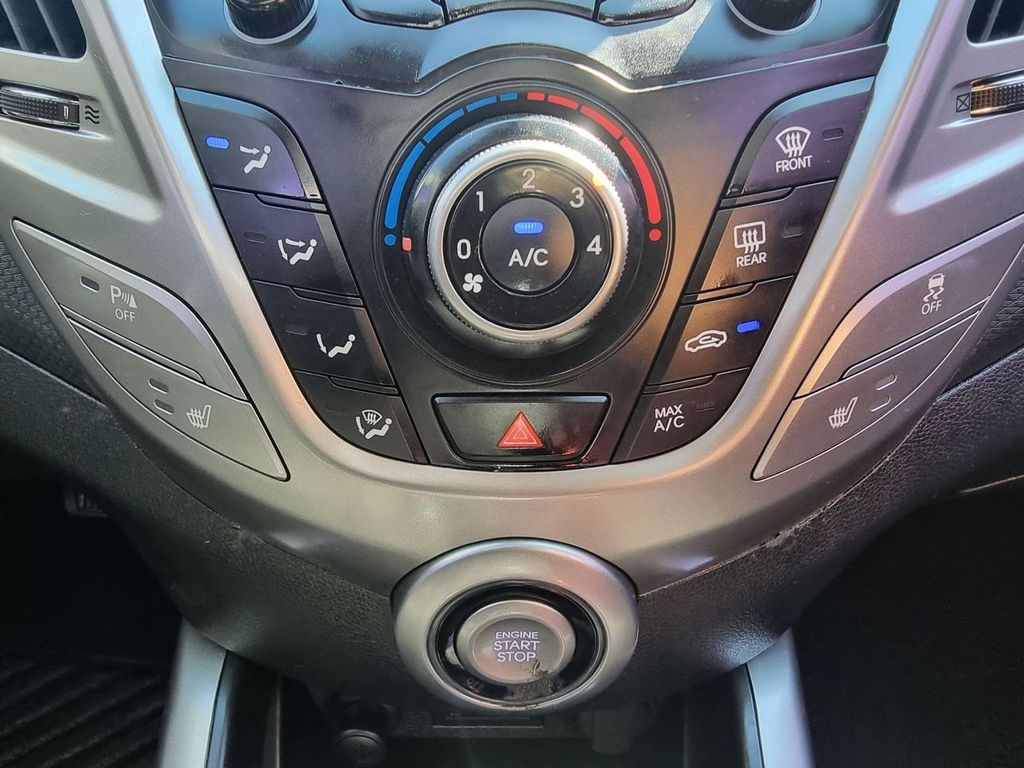 2012 Hyundai Veloster 1.6L Unique – Image 20