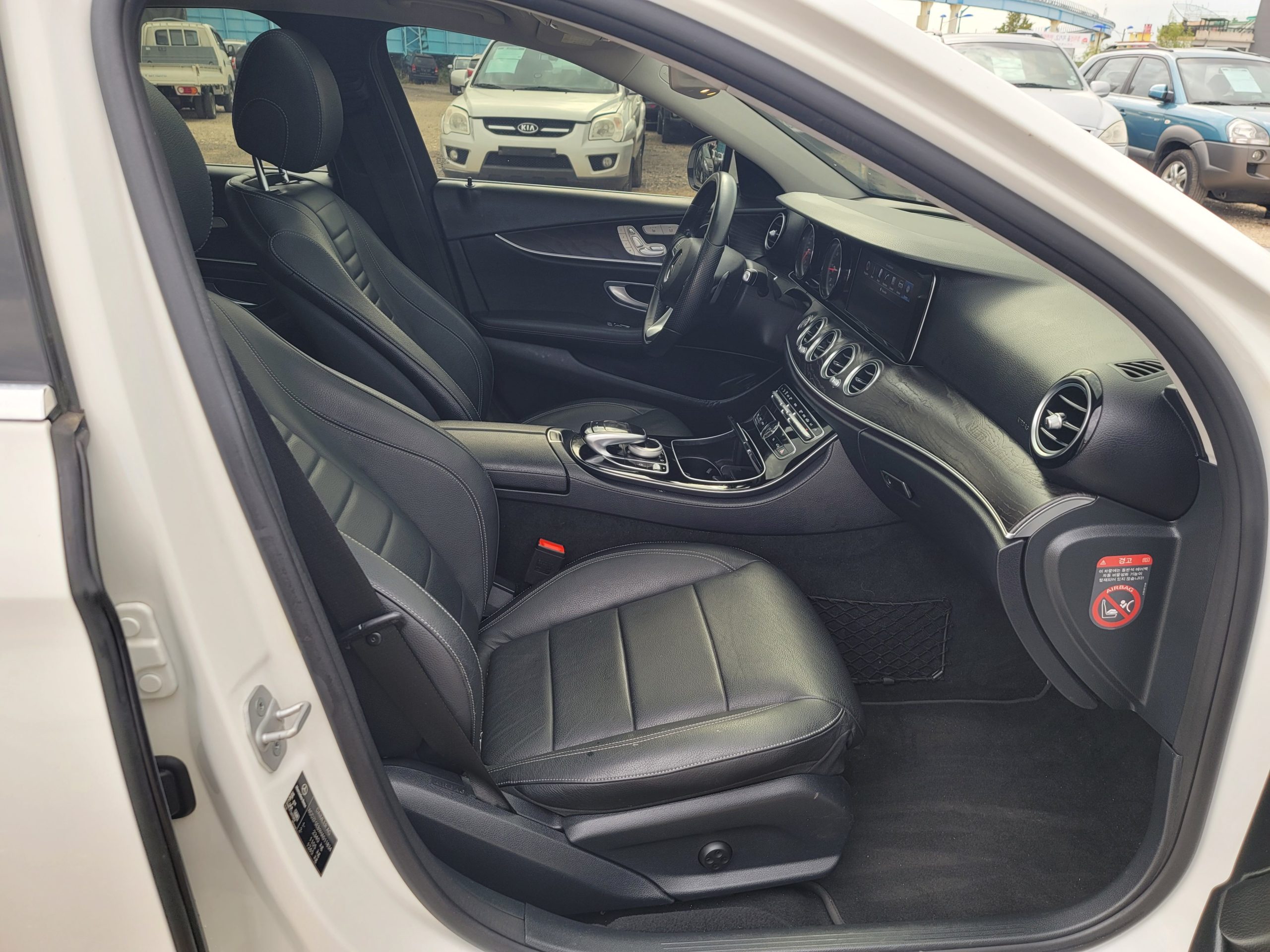 2017 Mercedes-Benz E220d – Image 13