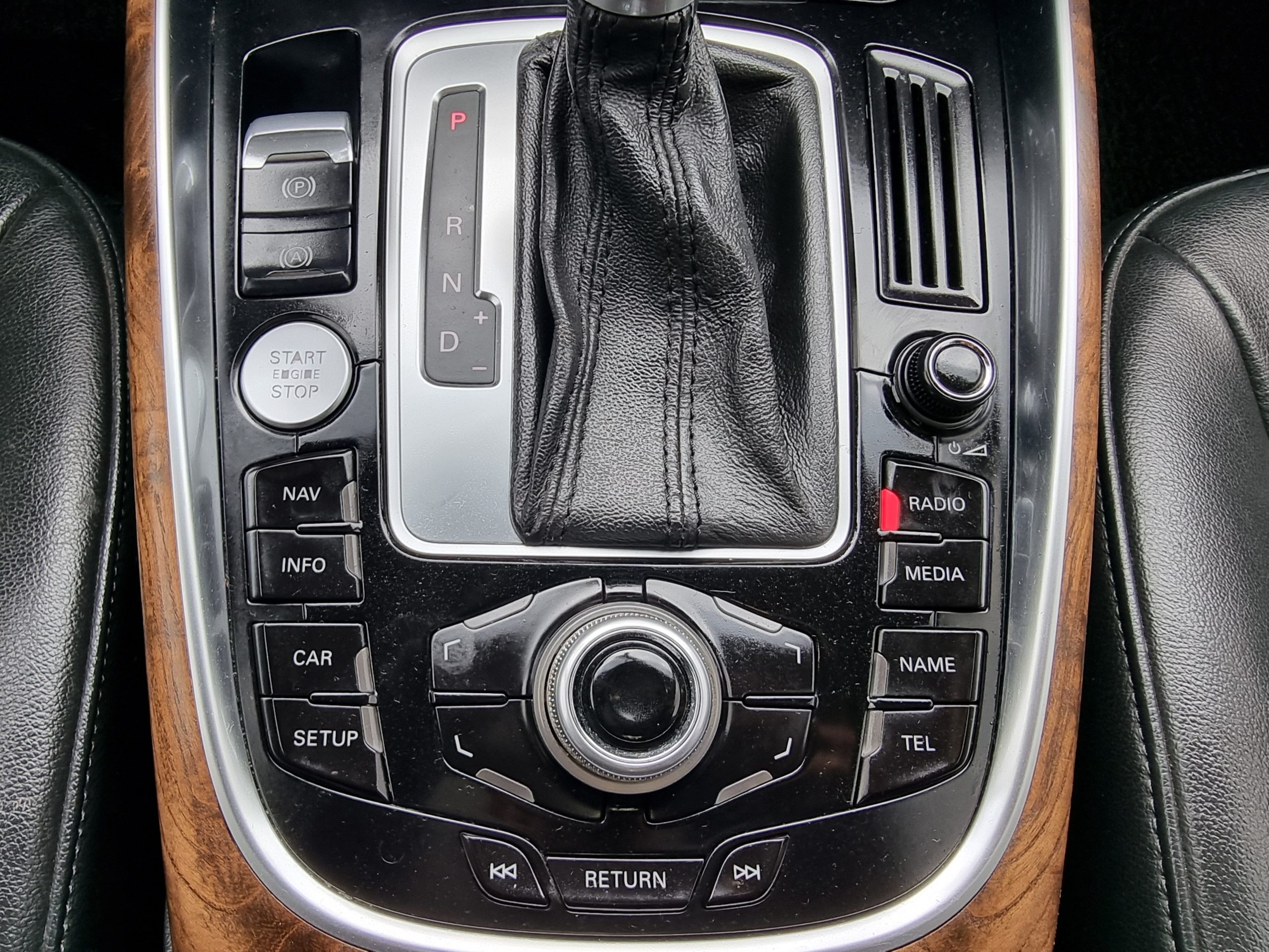 2009 Audi Q5 2.0L TDI Quattro – Image 2