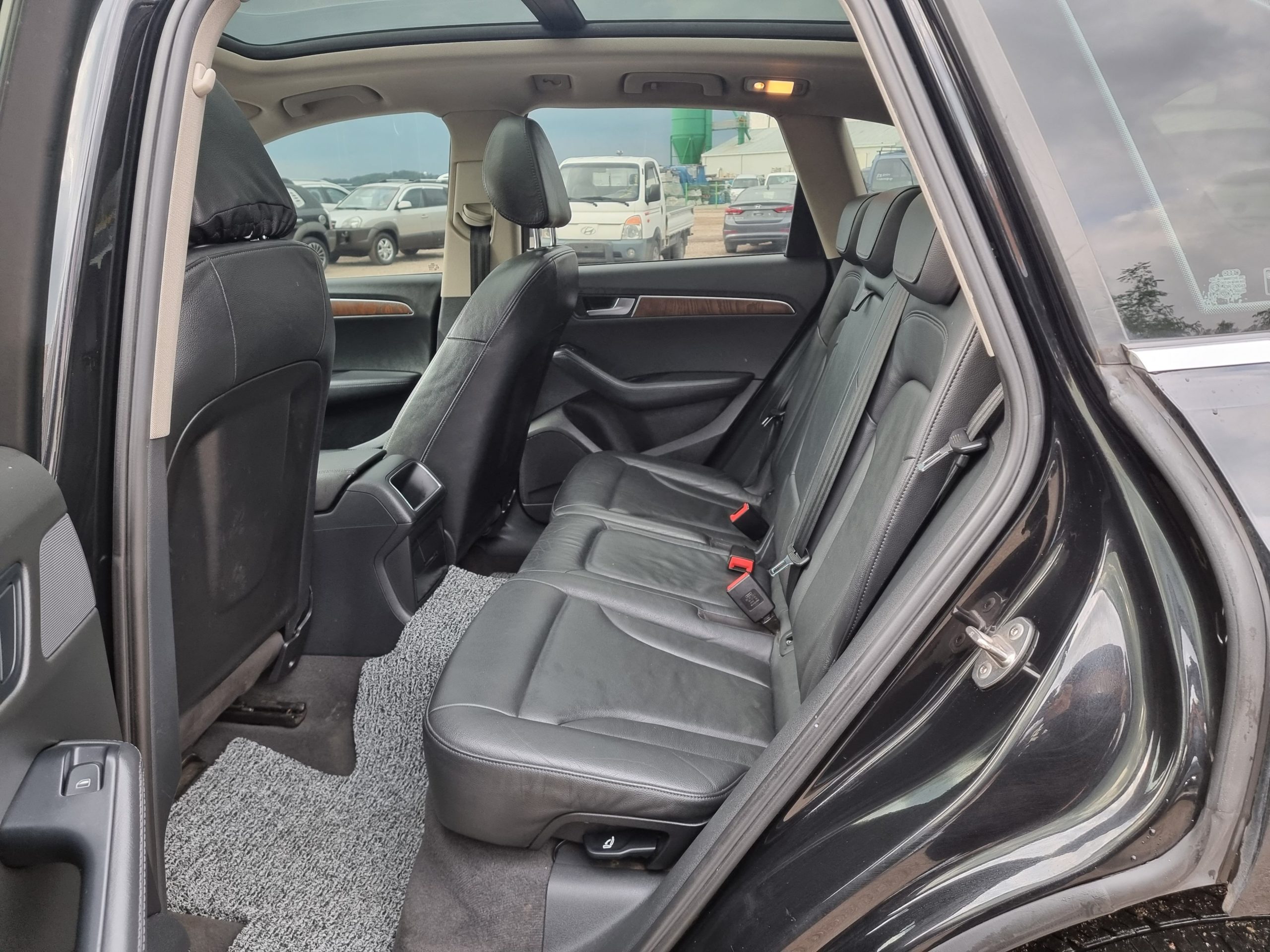 2009 Audi Q5 2.0L TDI Quattro – Image 12