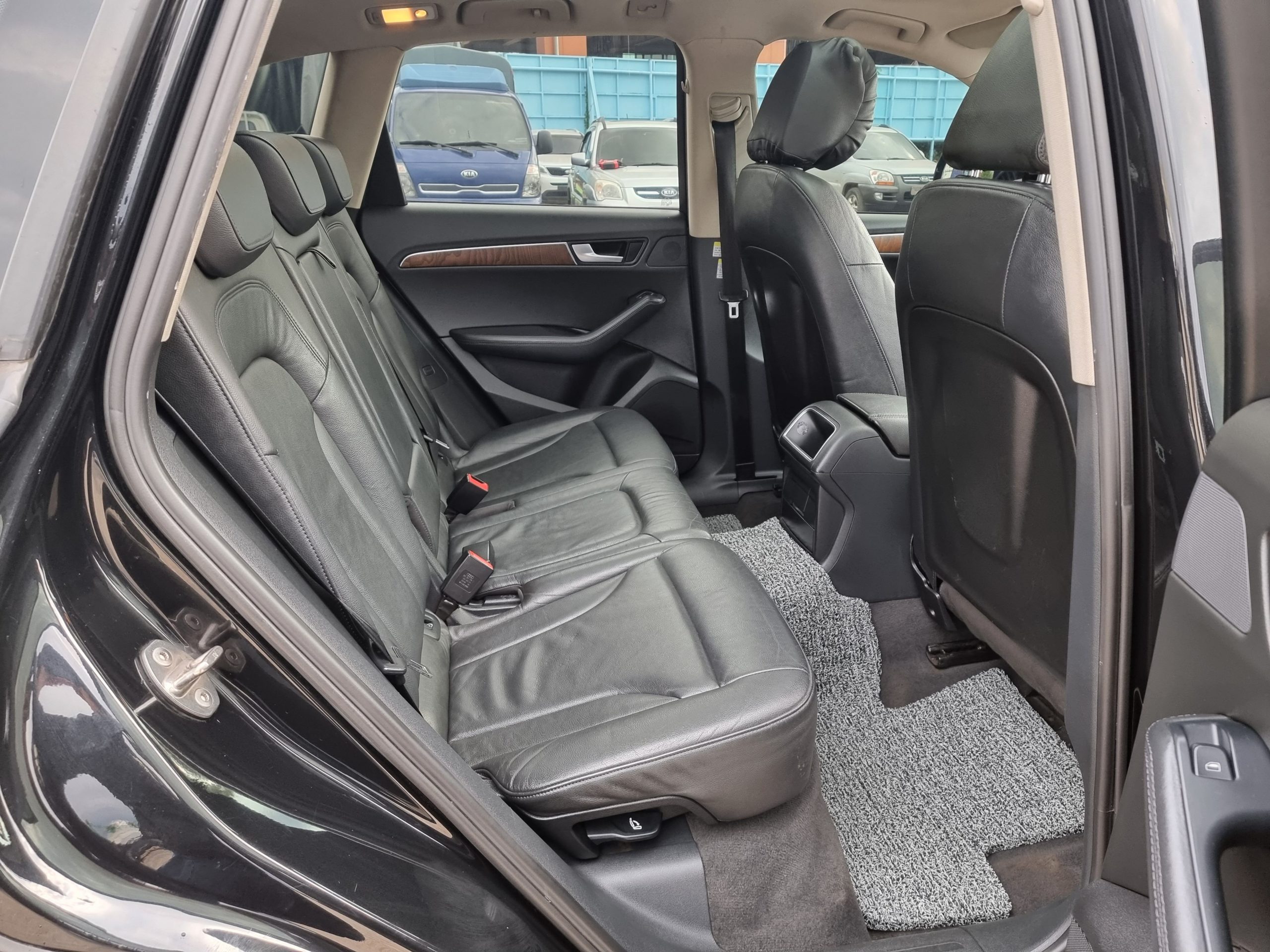 2009 Audi Q5 2.0L TDI Quattro – Image 6