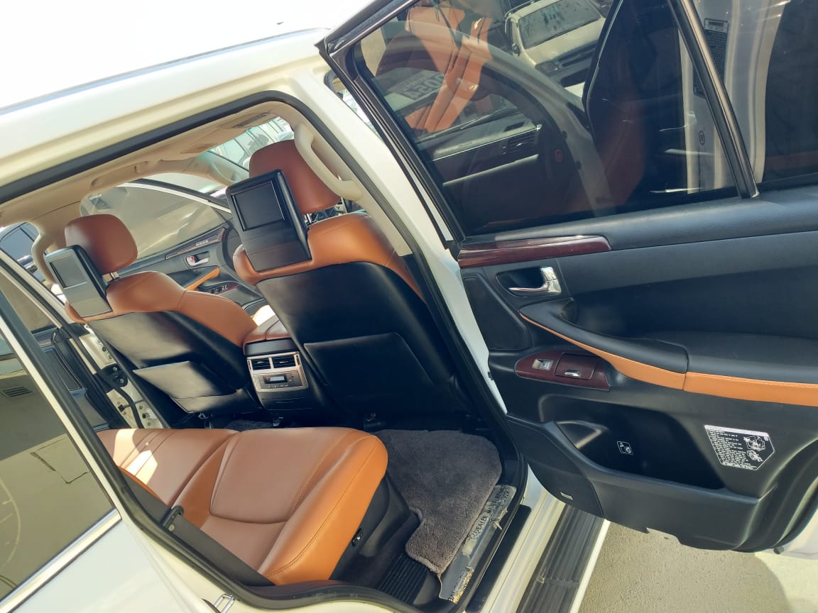 2012 Lexus LX570 5.7L V8 – Image 15