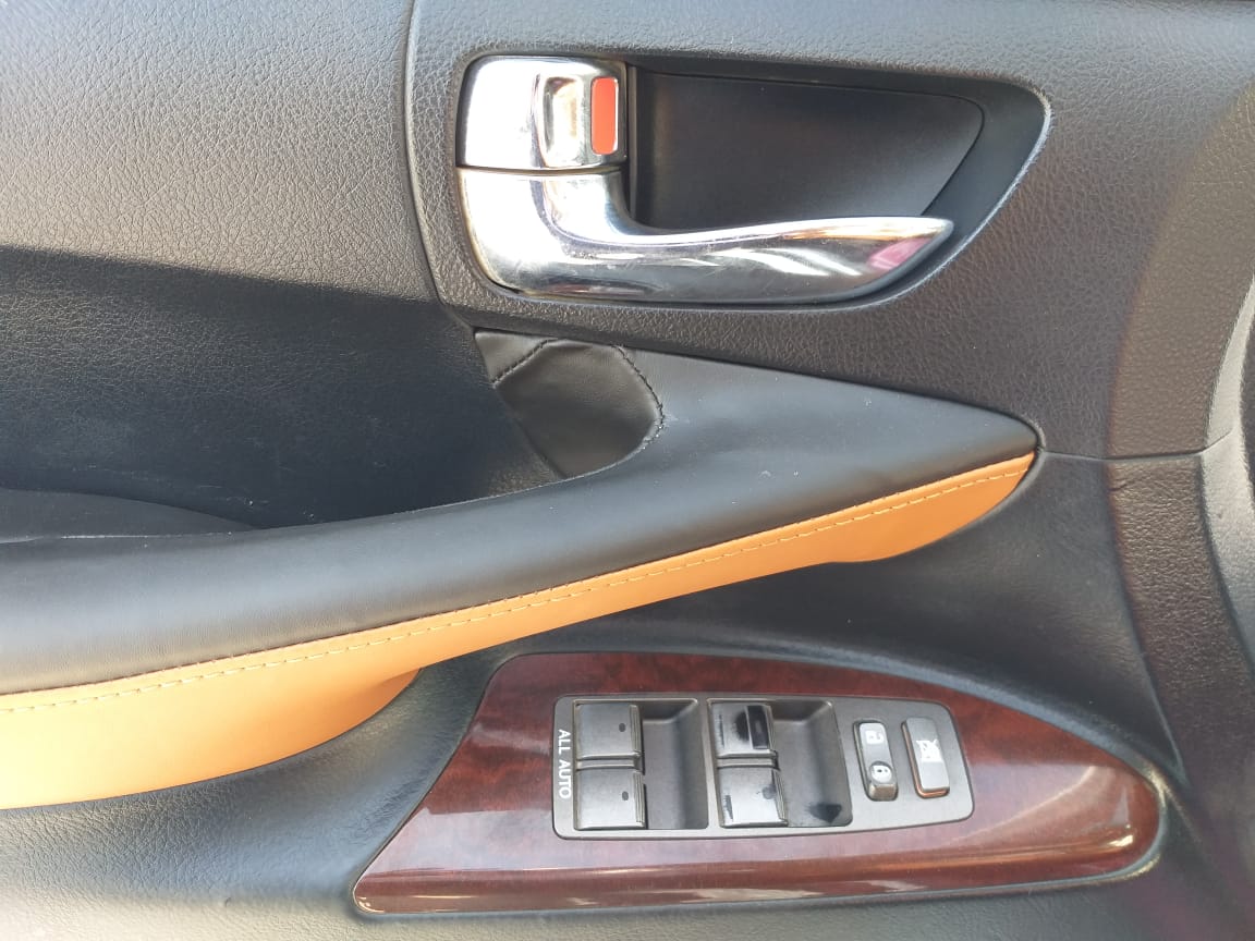 2012 Lexus LX570 5.7L V8 – Image 8