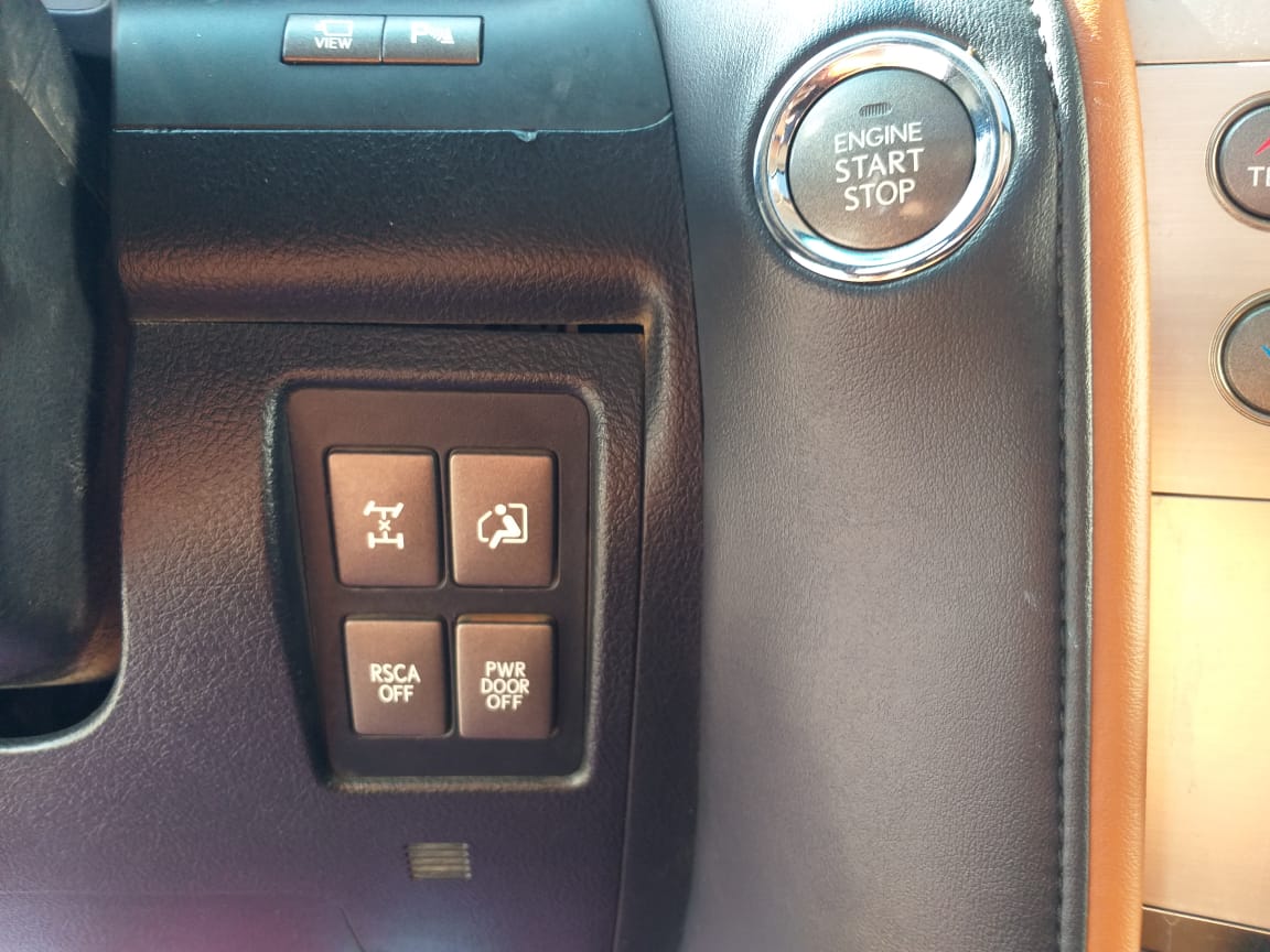 2012 Lexus LX570 5.7L V8 – Image 9