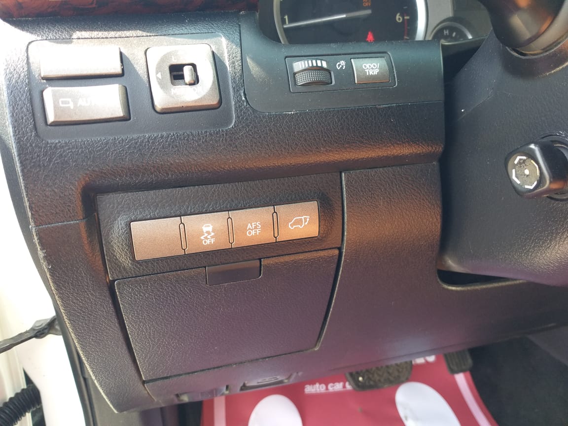 2012 Lexus LX570 5.7L V8 – Image 10